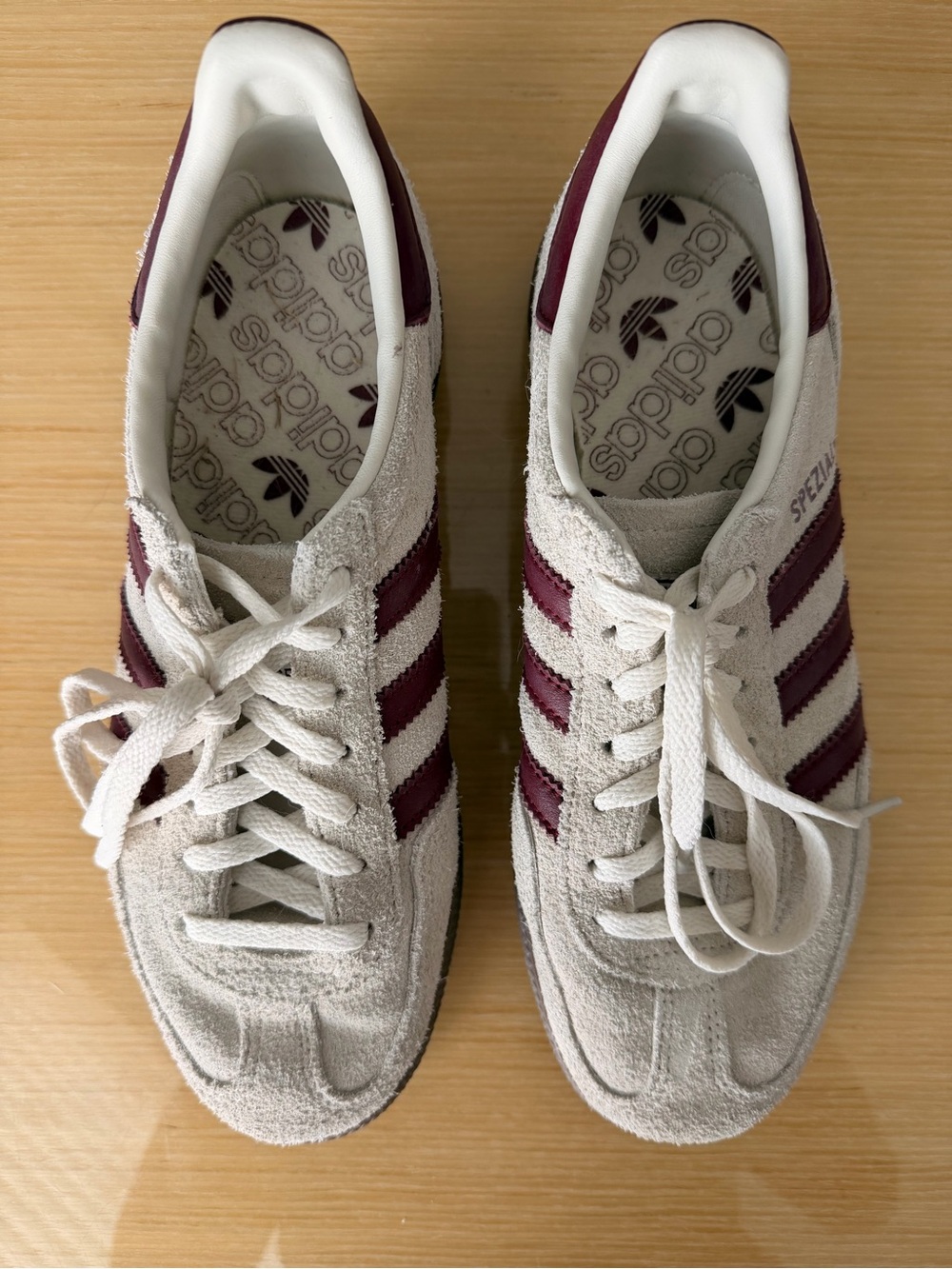Adidas Handball Spezial SIZE 7
Off White Collegiate Burgundy (Women's)